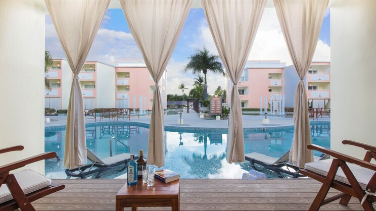 Romance Suite Swim Up